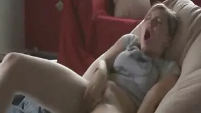 স্বর্ণকেশী শক্তিশালীভাবে মুখের মধ্যে fucked হয় চুদাচুদি চুদাচুদি ভিডিও এবং বাথরুম মধ্যে tits উপর cums.