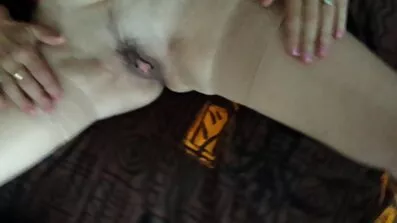 বক্রতা তার গলার চুদাচুদি ভিডিও গান মধ্যে চালু
