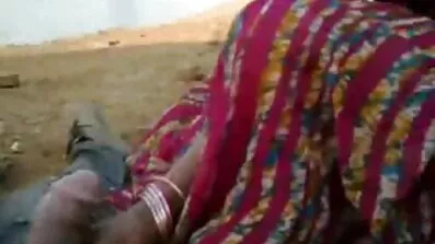 একটি ঘুমন্ত মেয়েকে হট চুদাচুদি ভিডিও স্পর্শ করে এবং তার উপর হস্তমৈথুন করে