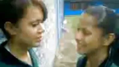 একজন কুমারী সেক্স করতে পারে চুদাচুদি ভিডিও দেখব না, কিন্তু আনন্দের জন্য হস্তমৈথুন করে।