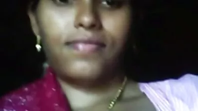 একজন সহপাঠী প্রথমবার গ্যারেজের পিছনে তার মুখে নিয়েছিল। সানি লিওনের চুদাচুদি ভিডিও