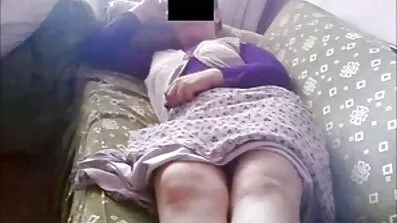 ভার্জিন কীভাবে হস্তমৈথুন করতে হয় তা জানে না এবং অনুপ্রবেশ ছাড়াই প্রথমবারের মতো চেষ্টা করে - এটি চুদাচুদিভিডিও আনন্দের সাথে পিড।