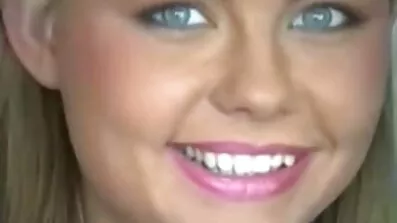 Svetka এর টাইট বেঙ্গলি চুদাচুদি ভিডিও ভগ প্রসারিত করার সময়, তিনি তিনবার শেষ করতে পরিচালিত