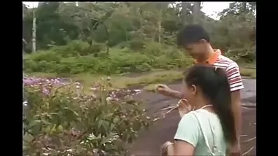 ফ্যাক্টরির একজন শ্রমিকের সাথে এক্স এক্স চুদাচুদিভিডিও সরাসরি একটি প্যালেটে শুয়েছিলেন